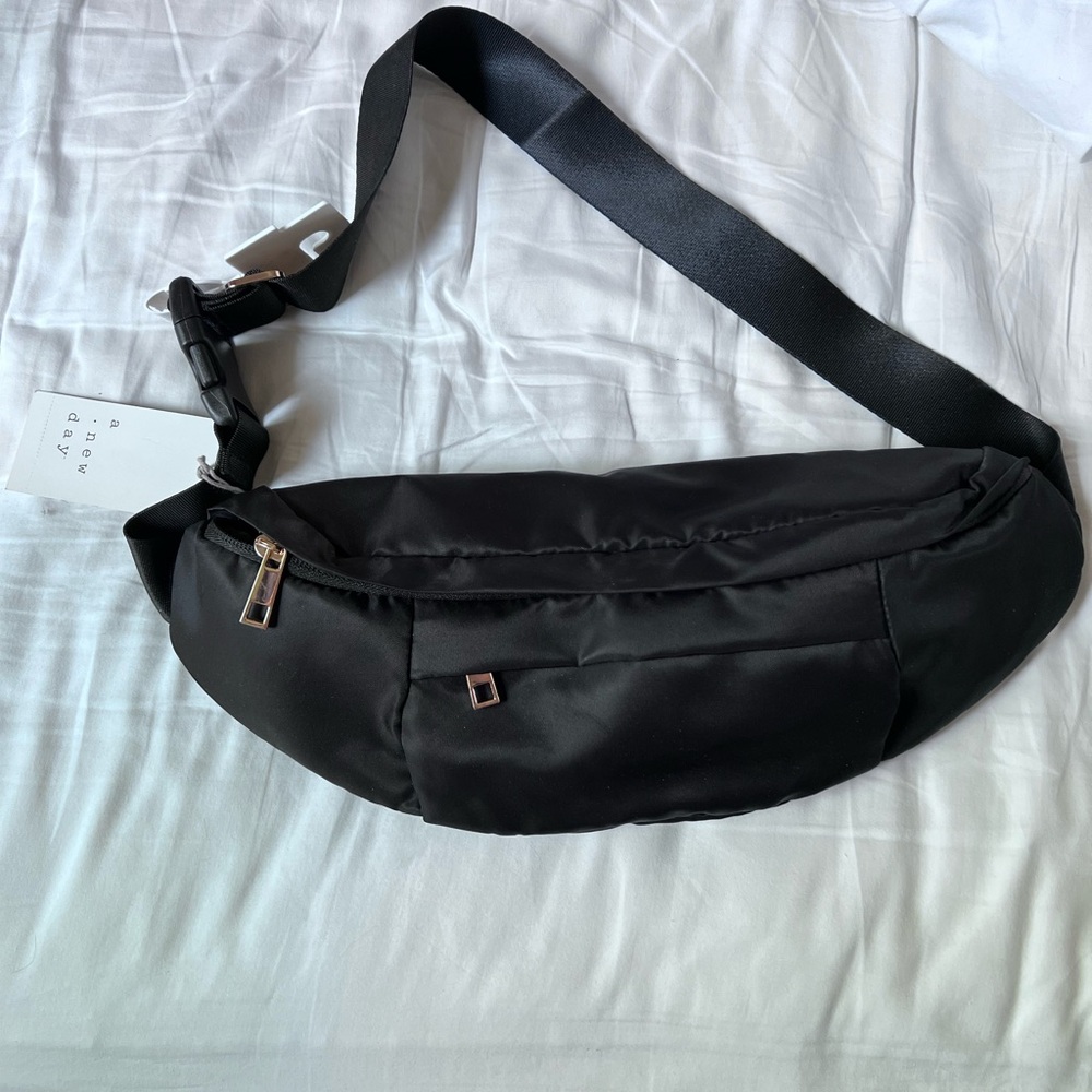 NWT adjustable cross body bag - fits sizes 2-18!